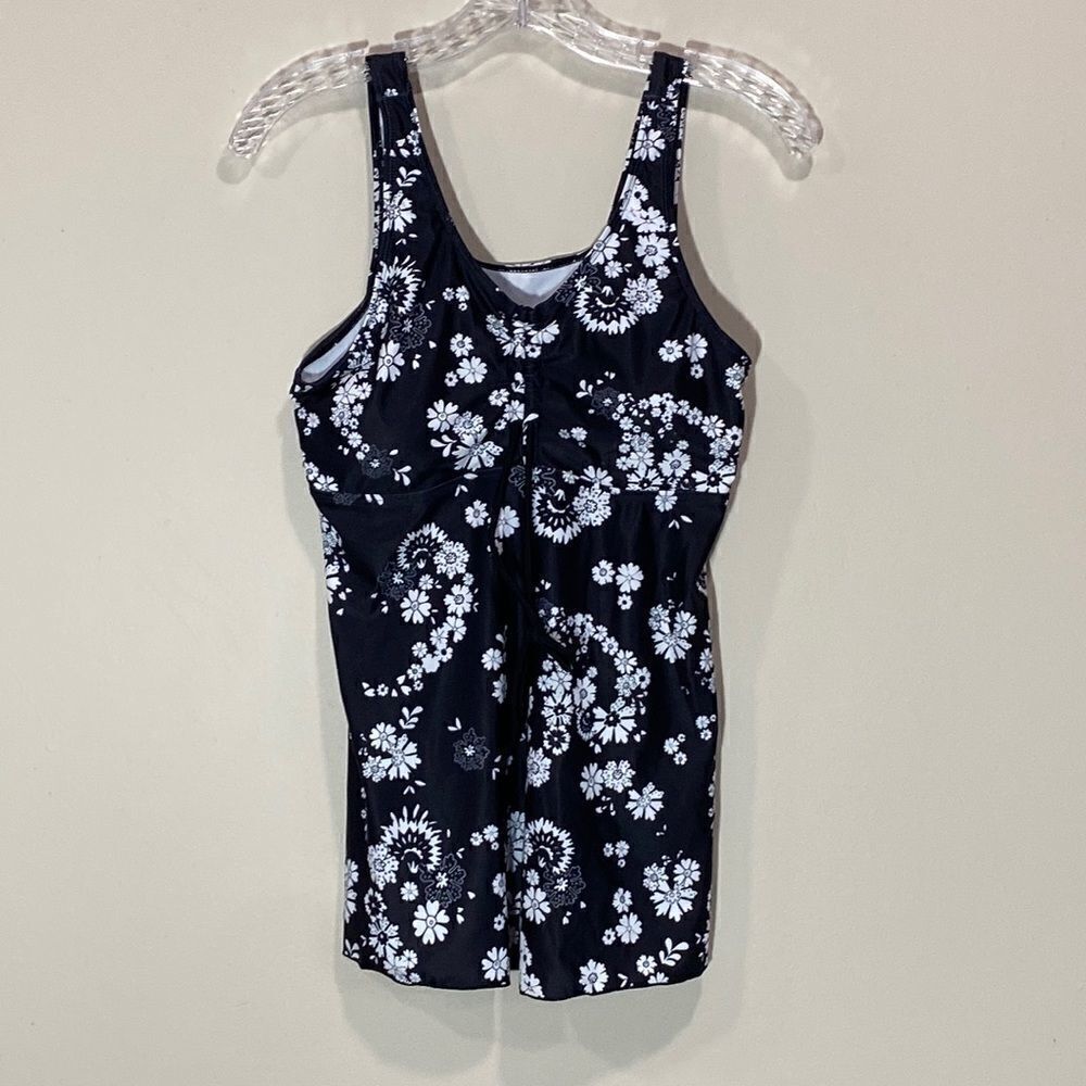Black & White Floral Pattern Swim Top. Size Large